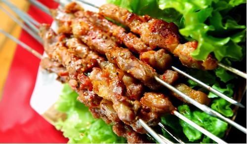 炸鸡|7岁男孩长期缺钙,拖成发育不良,劝诫家长:3种肉别给娃吃了