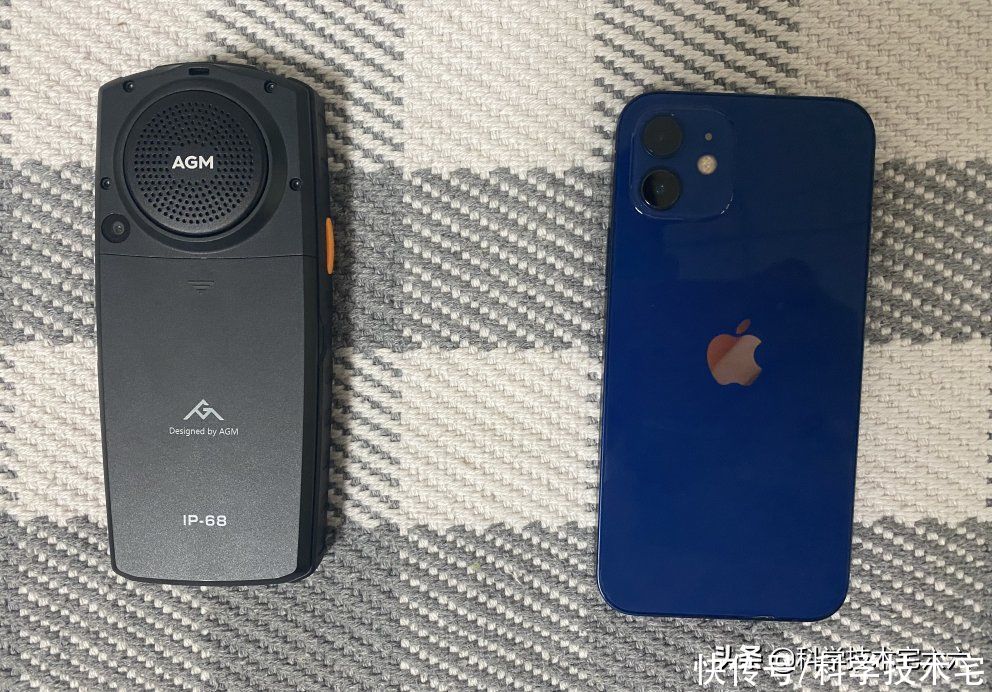 功能机|多方面“吊打”iPhone12？AGM M7可能是最强功能机