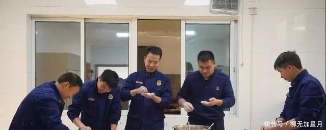 深夜食堂丨家乡的灌汤小笼包