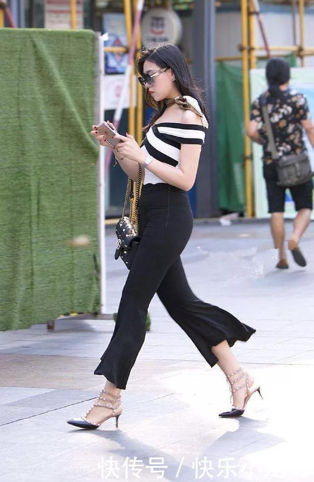 时尚|街拍身材匀称高挑的妹子,搭配一双铆钉的尖头高跟鞋才能显得非常时尚
