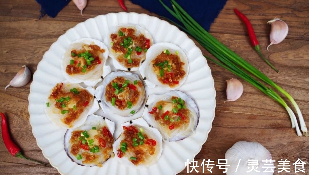 浓郁|吃8个扇贝要配2头蒜,这样的蒜蓉粉丝蒸扇贝味最正!蒜香超浓郁!
