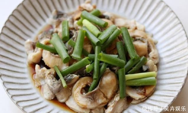 草鱼最好吃的做法,葱香浓郁,1条不够吃,鱼肉嫩滑有妙招