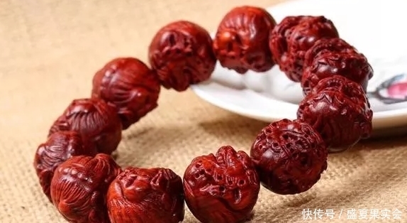 想知道12颗小叶紫檀手串真正寓意吗?