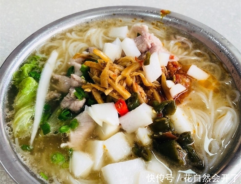 东北女孩晒家乡小吃在朋友圈火了,网友:看饿了,求蹭饭!