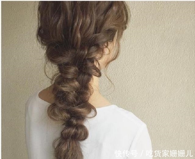 美的|女人年过三十,别披头散发!过年这样扎“低马尾”,美的气质出众