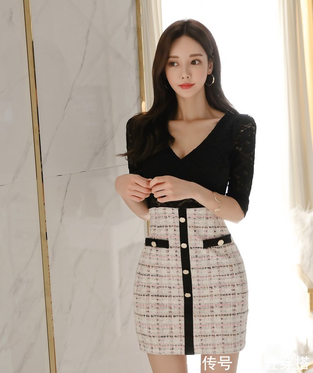 格纹|女神孙允珠高清时尚搭配:浅红粹色雅黑格纹白领拼搭裙