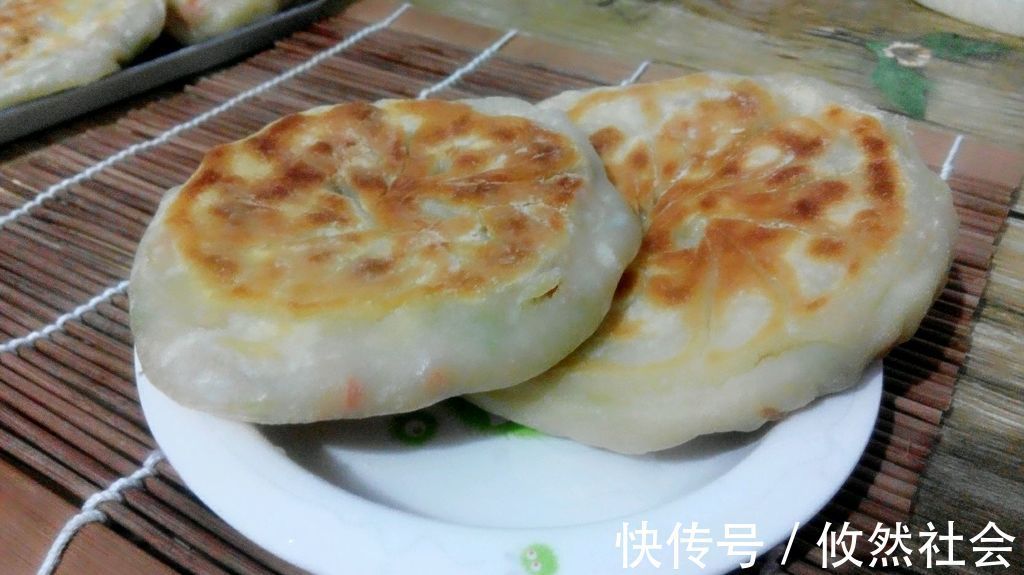 电饼铛|在家制作青椒火腿馅饼，味道鲜美，营养健康