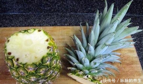 菠萝头不要再扔掉了!简单几步变盆栽,还能结果子!
