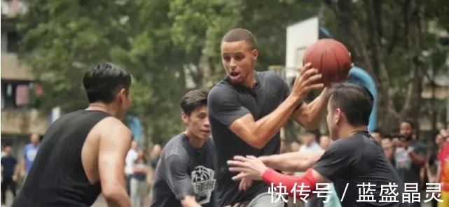 姚明|如果你还有打NBA的“篮球梦”,看完这些照片后 你能彻底死心!