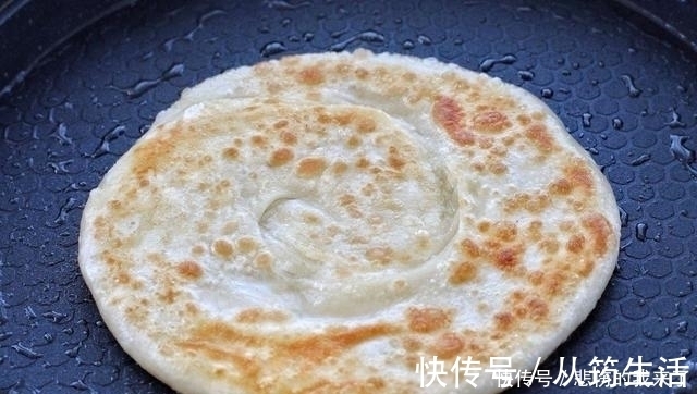 家常烙饼做法，外酥内软又筋道，比油条健康，学会可以出门摆摊了