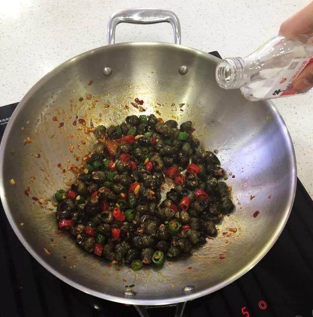 经典下酒菜,爆炒螺蛳,香辣美味,价格便宜,嘬到停不下来!