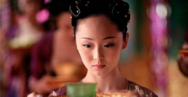 竟将|太子妃倾国倾城，皇帝看了心动不已，竟将其纳入后宫