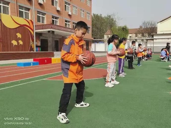 西安市灞桥区庆华小学洪庆分校开展体育节“篮球主题体验式学习”