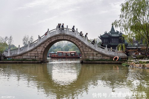 瘦西湖景区|最低调的江南美女，是扬州瘦西湖“船娘”，她们不仅仅会摇橹船