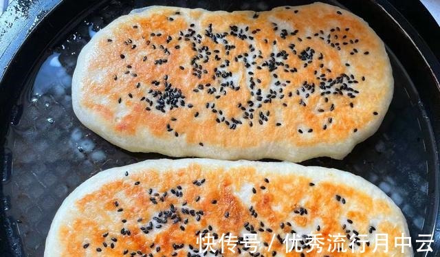 自从学会这个烤饼的做法,早餐更美味了,外皮酥脆,内里多层柔软!