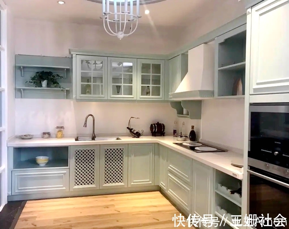 功能柜|不知道厨房空间如何设计,3套整体橱柜设计案例,柔美优雅