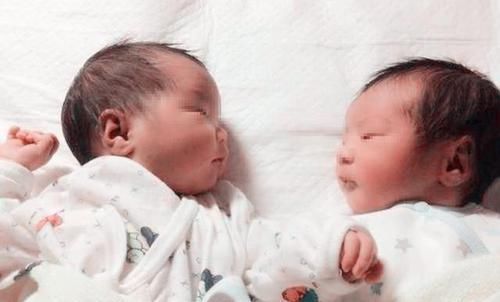 双胞胎|90后孕妈一胎生下两娃,全家正高兴的时候,医生不是双胞胎