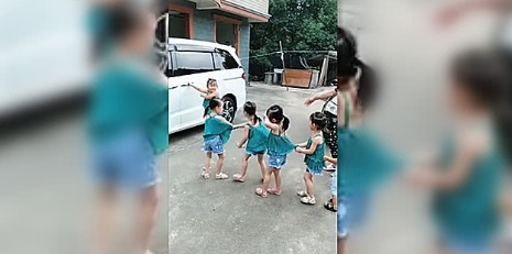 女儿|头胎女儿,二胎四个女儿,三胎终于是儿子,网友真是家里有矿!