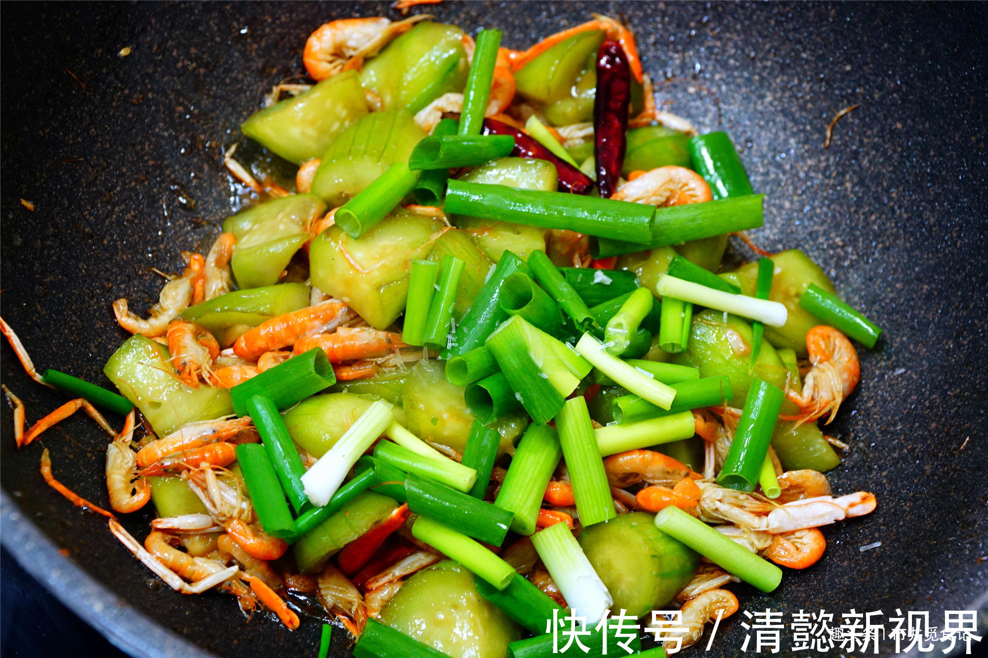 鲜香|夏天，丝瓜最佳吃法，比吃肉还养人，鲜香爽滑，好吃别放过