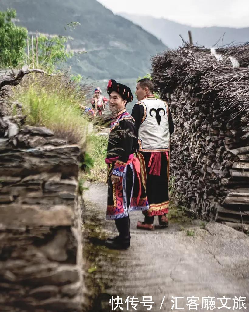 莎朗|2021端午,四川茂县民众载歌载舞欢度羌族“瓦尔俄足”节