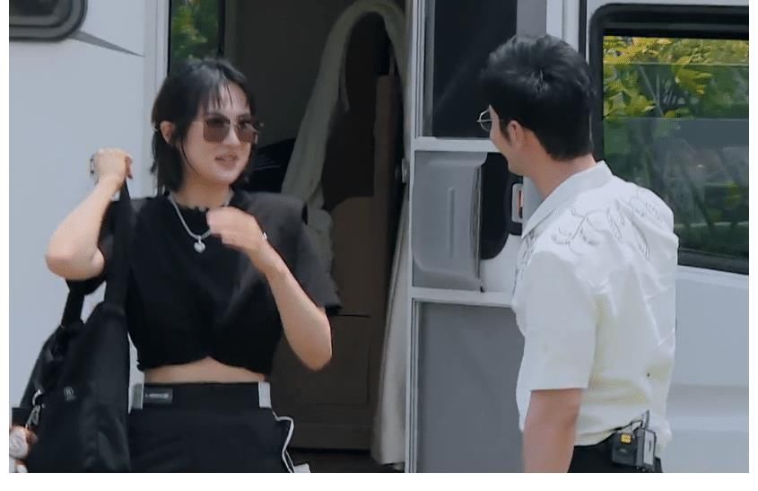 韭菜|立人设无下限？华为公主分不清葱和韭菜，黄晓明不会番茄炒蛋