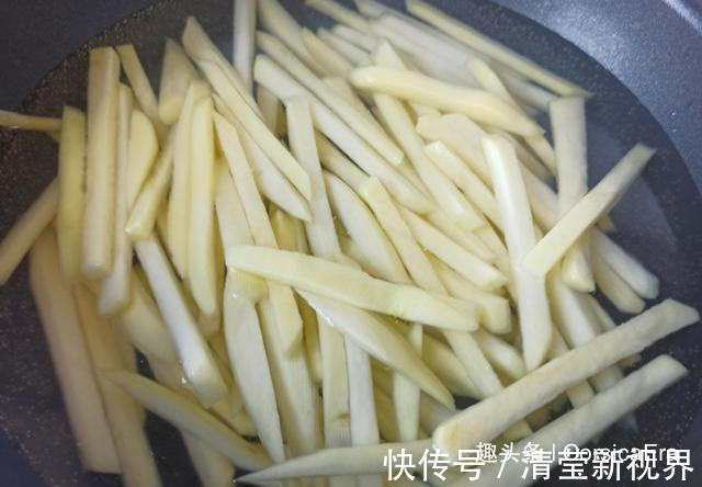 炸薯条|简单的三个土豆，一把淀粉，让你的下午充满幸福感，去试试吧！