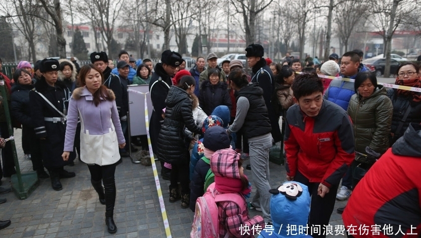 专家|接送孩子很辛苦家长依然坚持，专家认为是溺爱，其实理解最重要