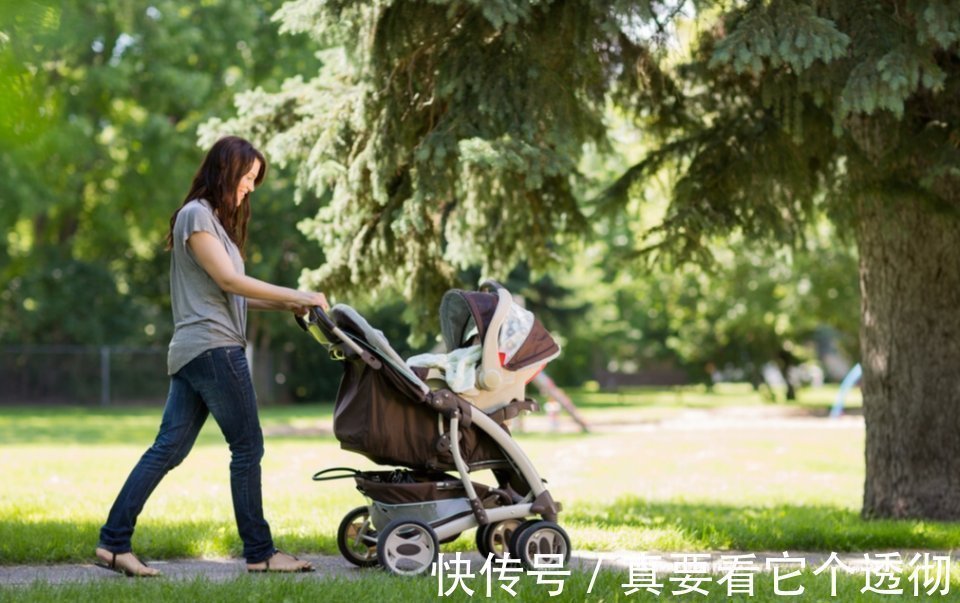 选错婴儿车导致6月龄宝宝脊椎变形!不同月龄选购婴儿车,有讲究