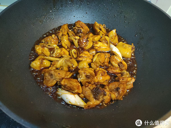 尖椒块|炒鸡肉时，先焯水还是直接炒？不少人搞错了，难怪鸡肉不嫩还发柴