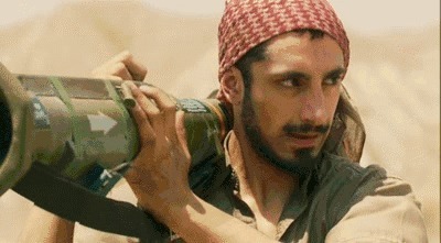 |搞笑GIF图:车子人太多,我们只好另想办法了,就是太冷了!