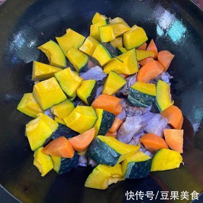 南瓜|十分钟快手菜板栗南瓜焖排骨，比外卖强