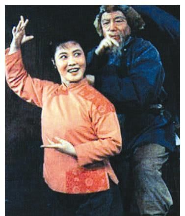 时代|都是女高音歌唱家,都奉献很多经典,郭兰英和李谷一谁唱得更好