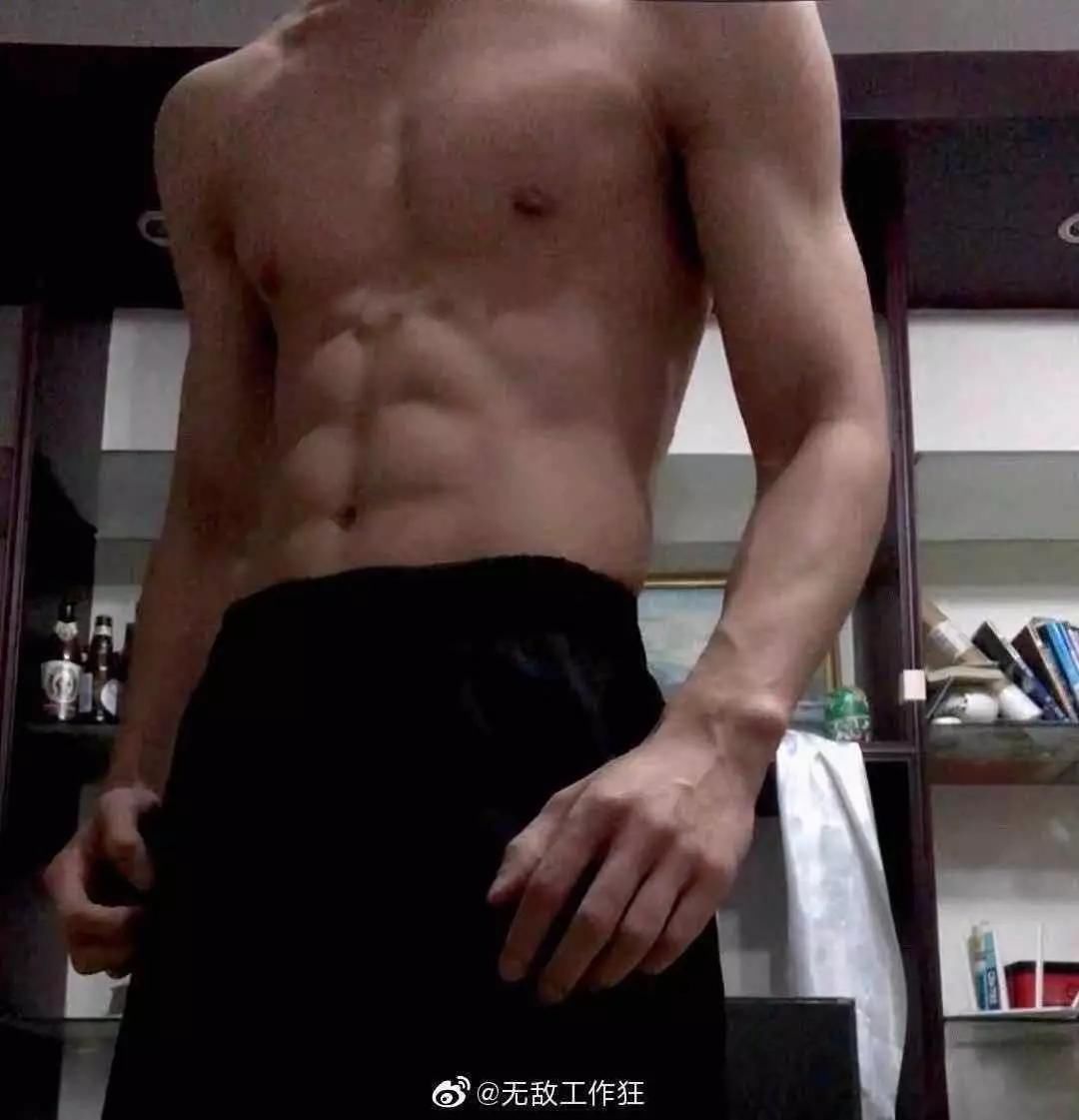 男生|“男生腹肌对女生的吸引力有多大?妈妈我又恋爱了啊啊啊!”