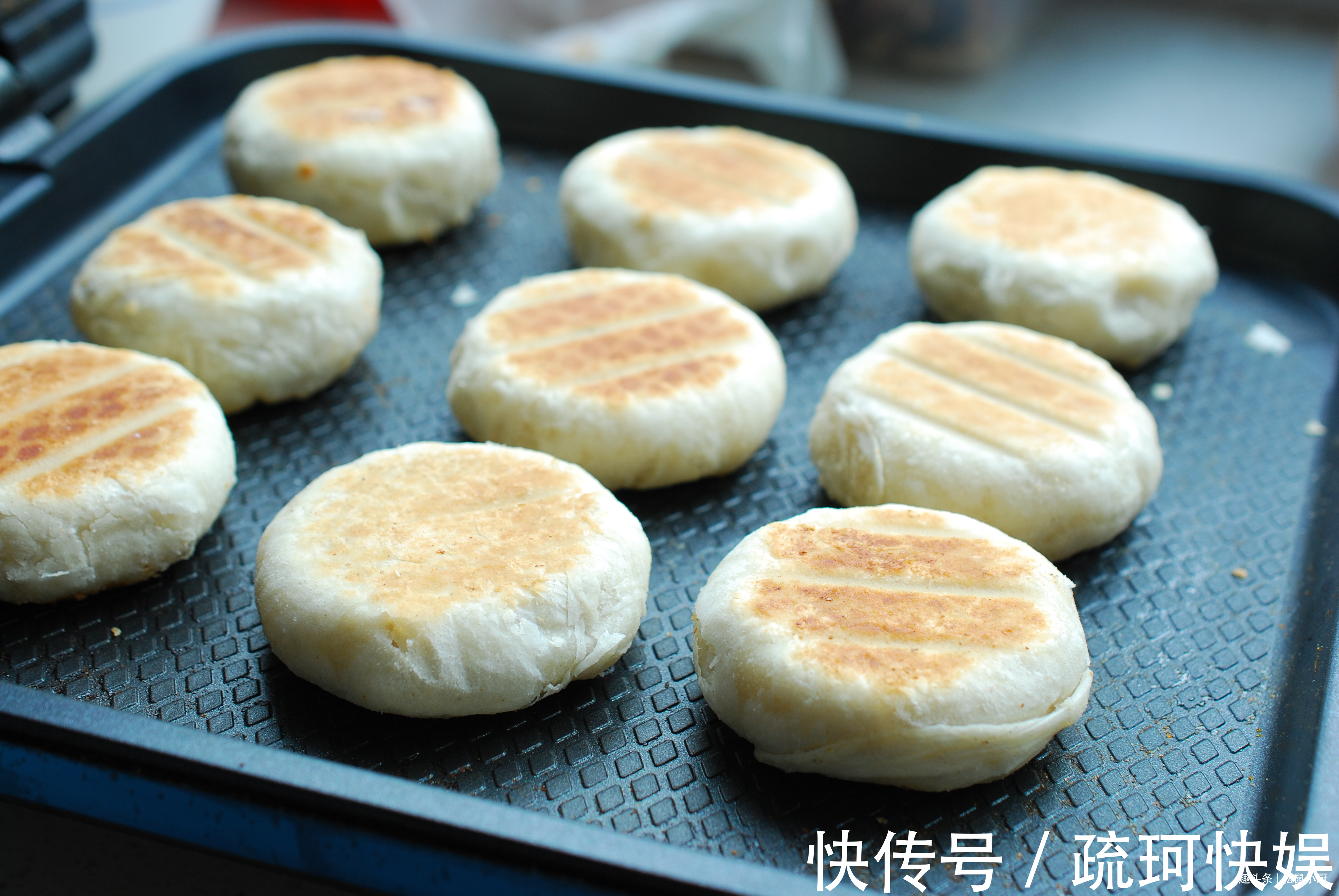 面团|家里有电饼铛吗来做个红豆酥吧,一碰就掉渣,比烤箱版还好吃
