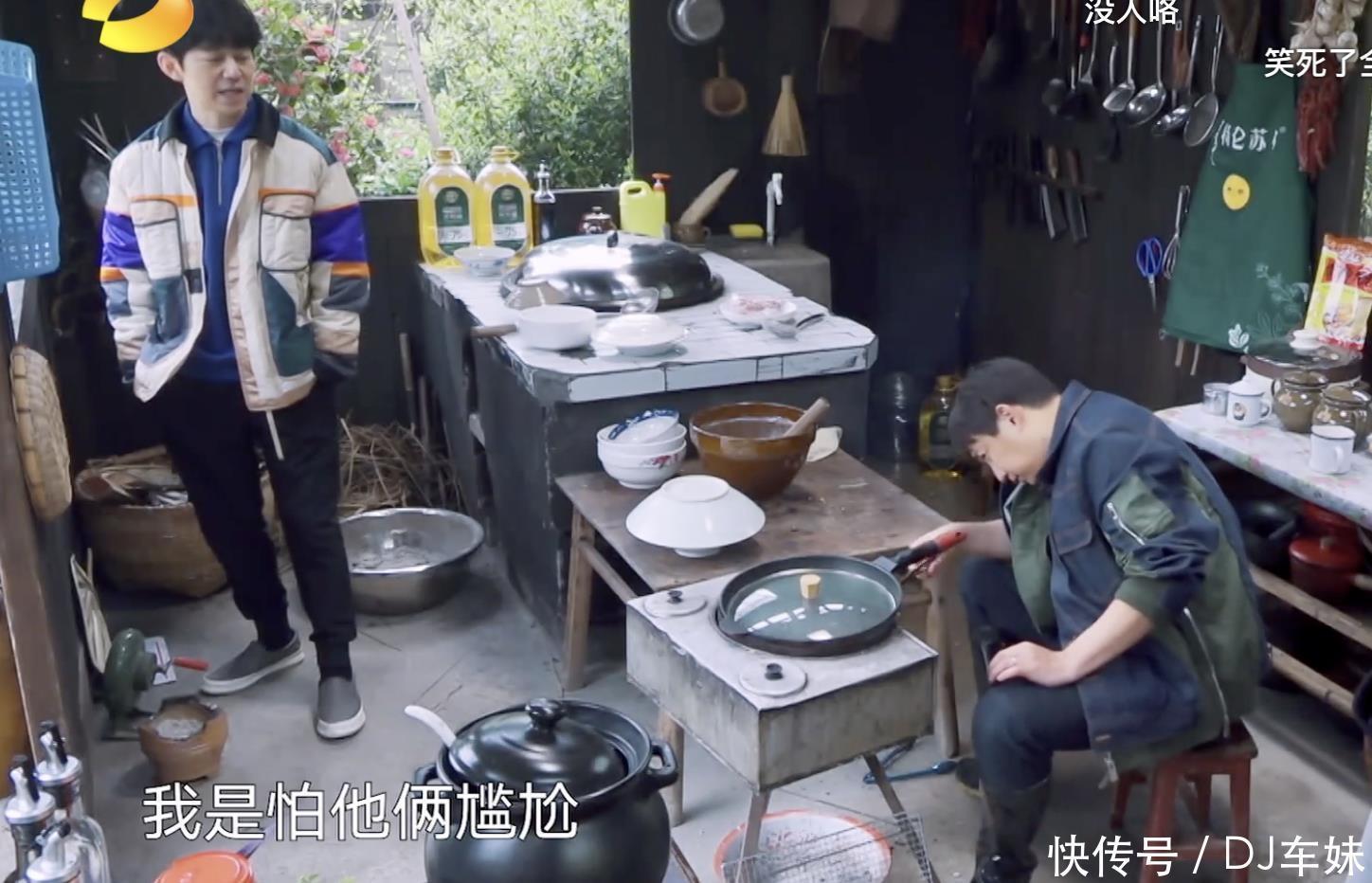 何炅|张艺兴围观杨紫干活却不帮忙,黄磊4次点拨无奈张艺兴太直男