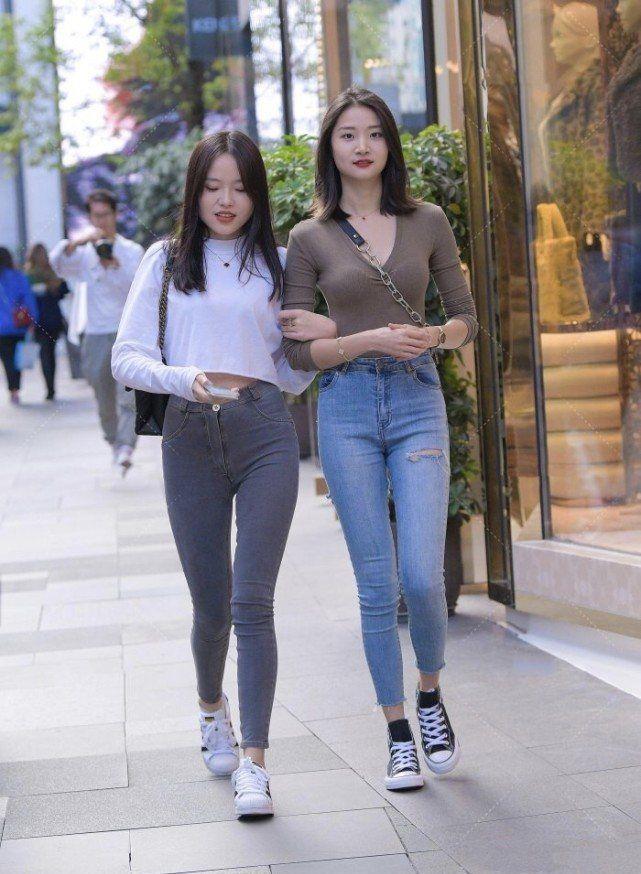 长袖|深灰色长袖针织衣搭配高腰牛仔裤，清纯可爱，少女感十足