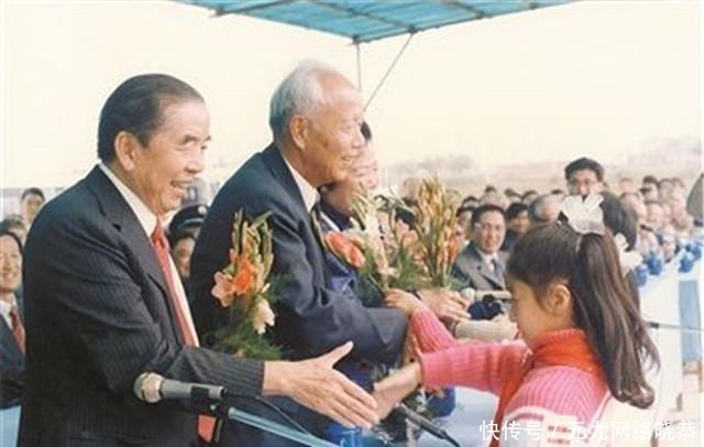 得知|1984年包玉刚回乡看《包氏家谱》得知:他是包拯的29代嫡孙