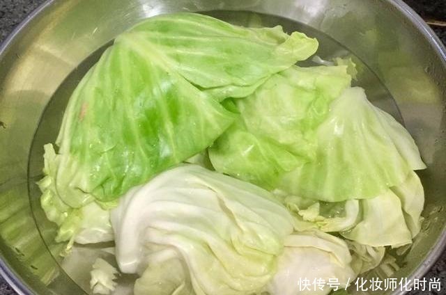  怎么调饺子馅不干巴，还能鲜美嫩滑大厨教你一招，就是这么简单
