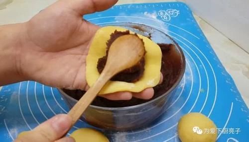 面包|面粉别再烙饼了,加1碗豆沙,比面包松软香甜,吃过就念念不忘