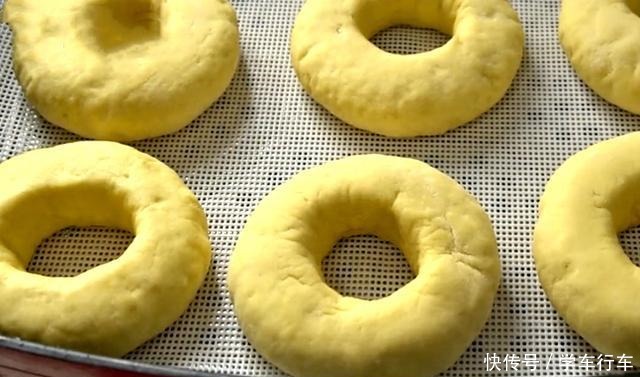 立秋后,南瓜别再蒸馒头了,教你新吃法,香甜暄软,比馒头还好吃!