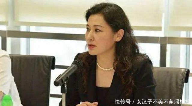 汕头大学现任女校长: 美貌与实力并存, 现已50多岁的她赢得学生认可