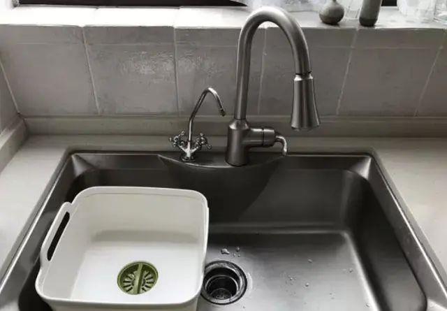 配件|厨房水槽用单槽还是双槽？现在流行的“子母盆”你也应该多瞧瞧