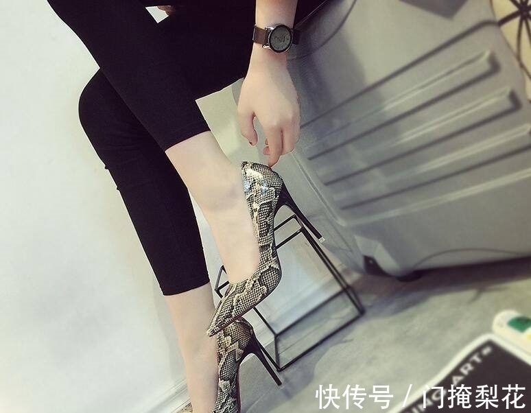 高跟鞋 一袭蛇纹高跟鞋性感无敌,优雅酷帅风格百变