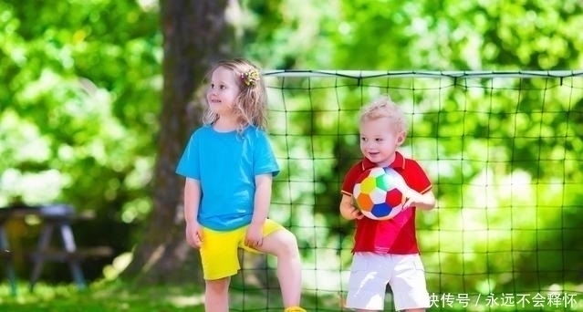 一日三餐|睡前的几种习惯,可能会悄悄“偷走”孩子身高,14岁后恐难再长个
