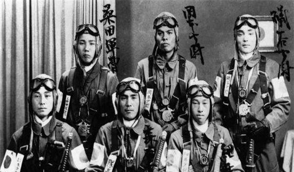 炸毁|日本飞行员不堪忍受上级毒打,一怒之下炸毁指挥所,30人当场丧生