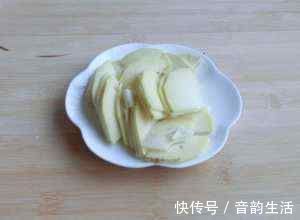 汤鲜肉香|炖鸡汤要不要加料酒?选好食材,掌握好“3步法”,汤鲜肉香不柴