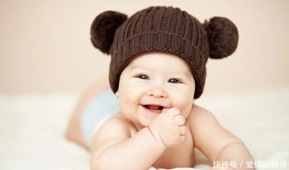 每天三分钟就能教出聪明宝宝,0~3个月早教游戏大全