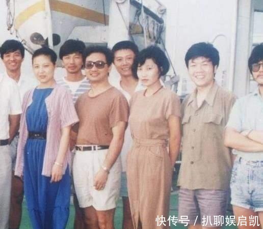 “青青河畔草”,后半句并不是“悠悠天不老”,原句的意境更美