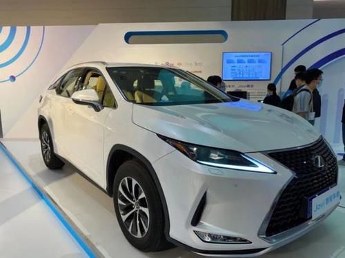 OPPO|OPPO仰望星空、vivo脚踏实地，走向两极分化的“蓝绿大厂”