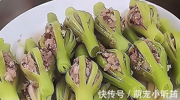 入秋进补,肉别总炒着吃了,搭配这食材,上锅蒸熟浇上料,真鲜香